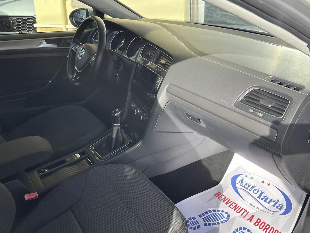 Volkswagen Golf 1.6 TDI 110 CV 5p. Comfortline BlueMotion Technology Cerchi lega da 17 – sensori park anteriore e posteriore – vetri privacy-clima bi/zona