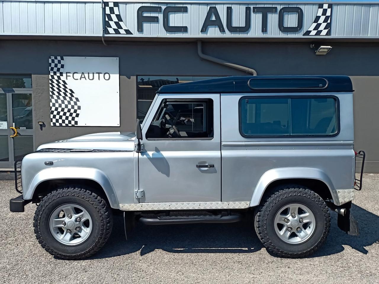 Land Rover Defender 90 2.4 TD4 Station Wagon SE