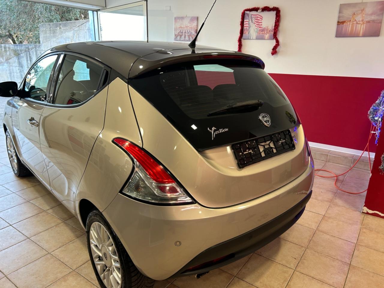 Lancia Ypsilon 1.2 69 CV 5 porte S&S Platinum