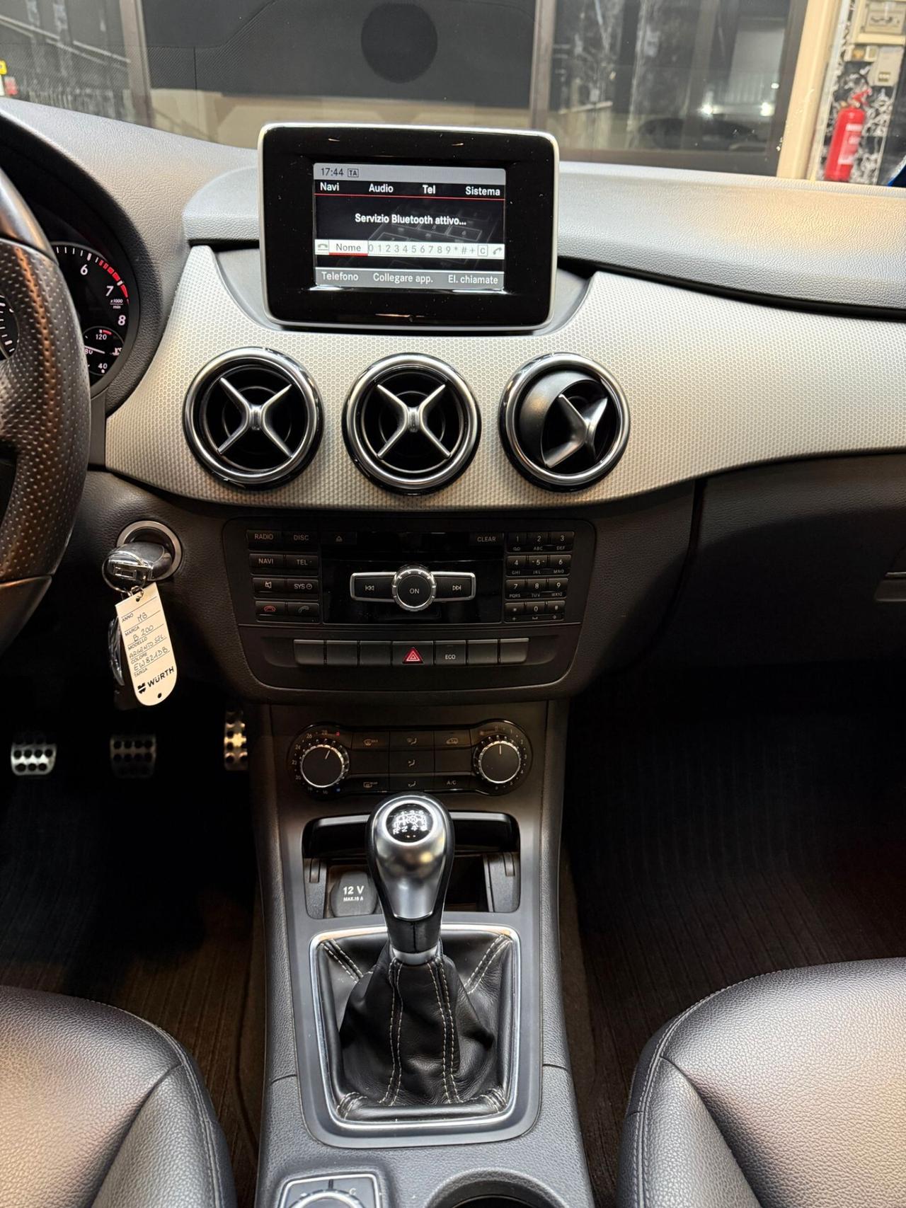 Mercedes-benz B 200 NGD Premium