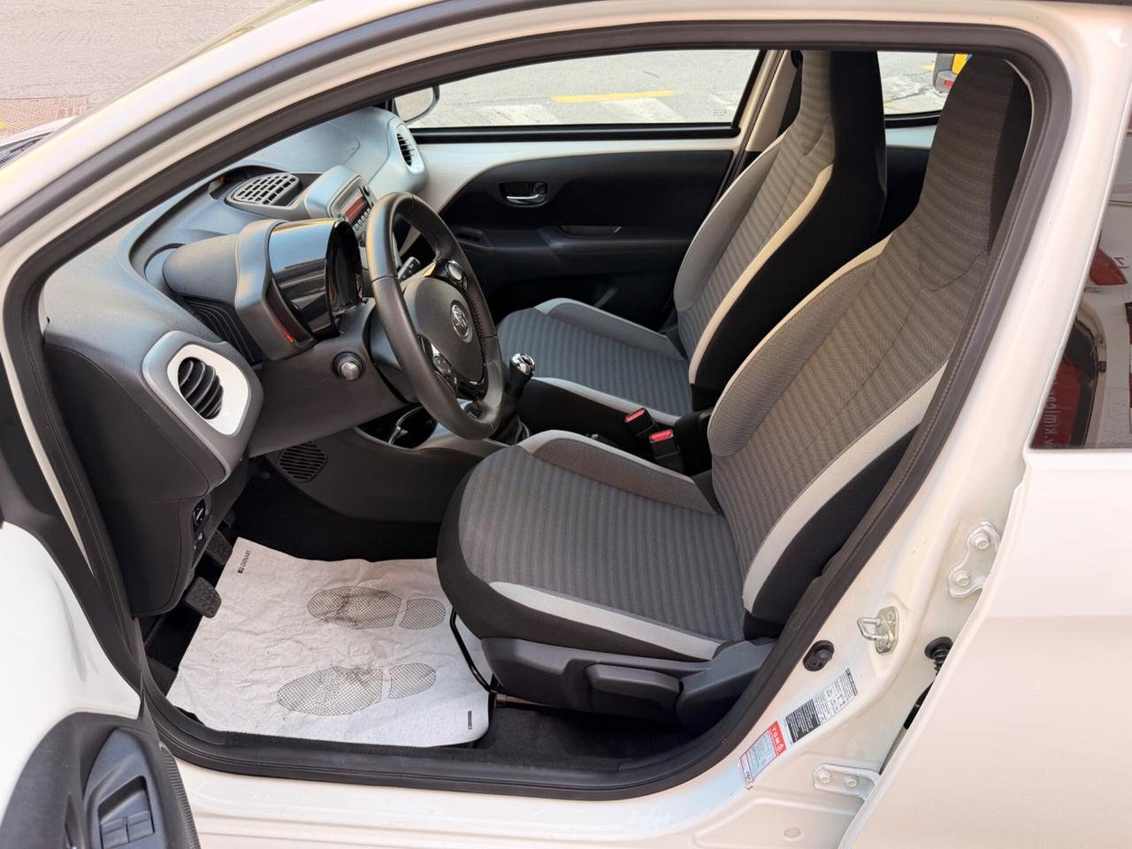 TOYOTA AYGO 1.0 NEOPATENTATI KM 23 MILA !!!!!