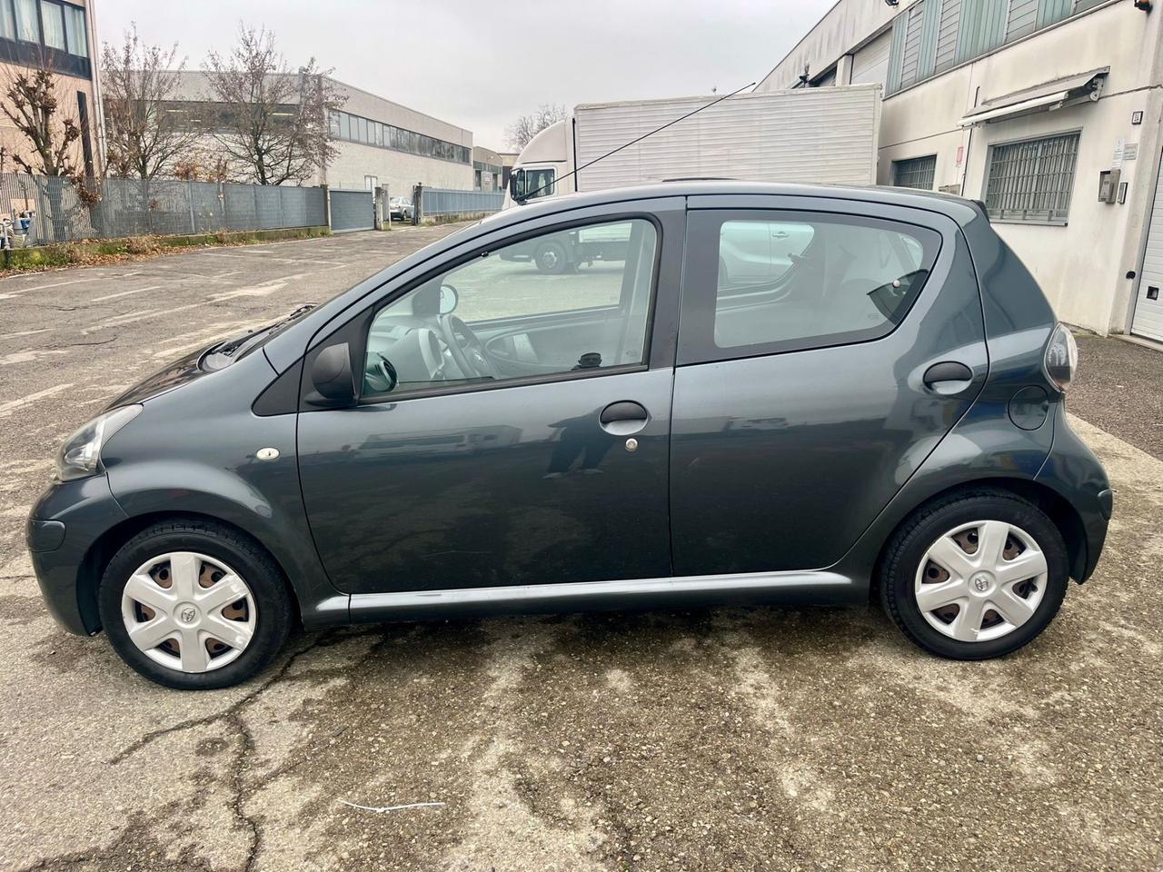 Toyota Aygo 1.0benz 2011 141.000km perfetta per neopatentati