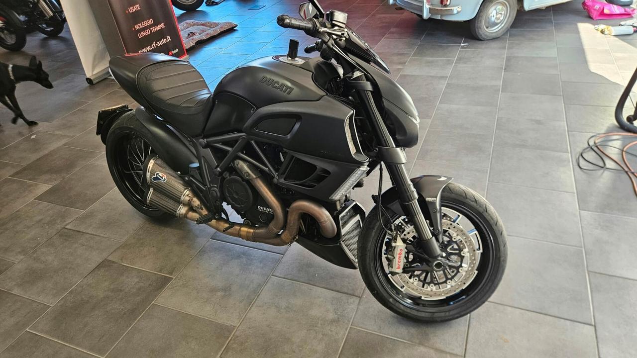 Ducati Diavel darck