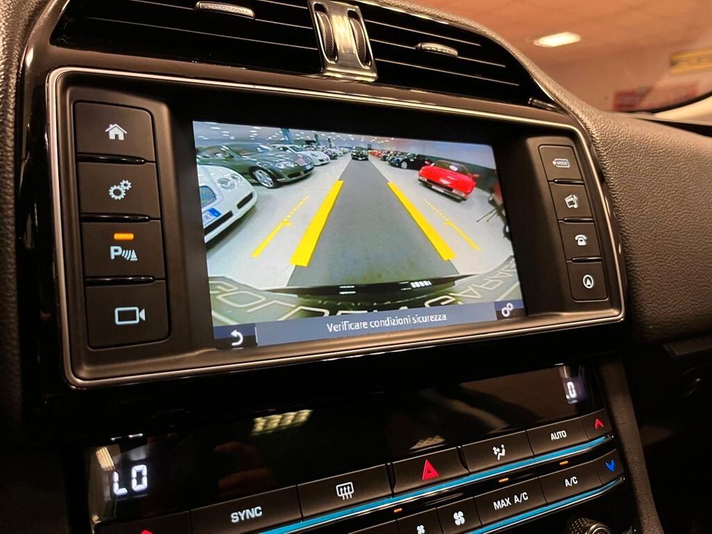 Jaguar F-Pace 2.0 D 180 CV AWD R-Sport