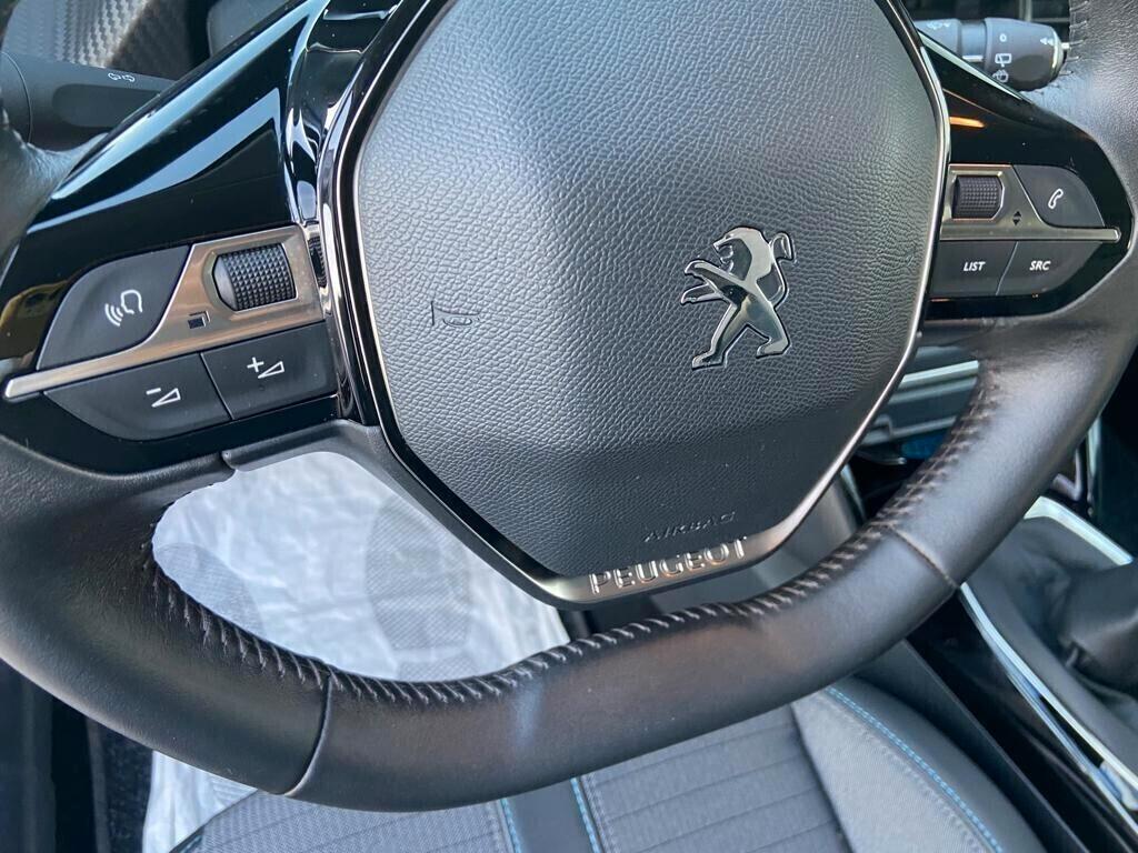 Peugeot 208 ALLURE PACK PureTech 100 5 p.