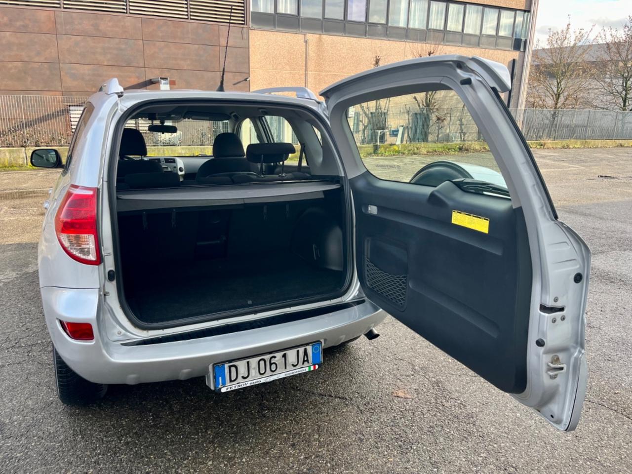 Toyota RAV4 2.2D-4D 155.000km 2007 4x4 perfetta