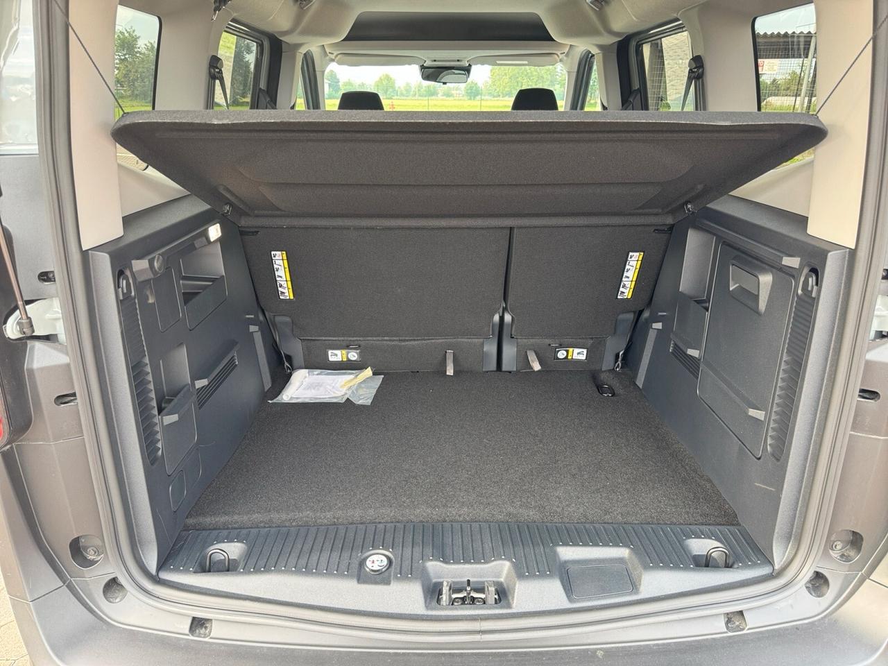 Ford Tourneo Courier 1.0 EcoBoost Titanium