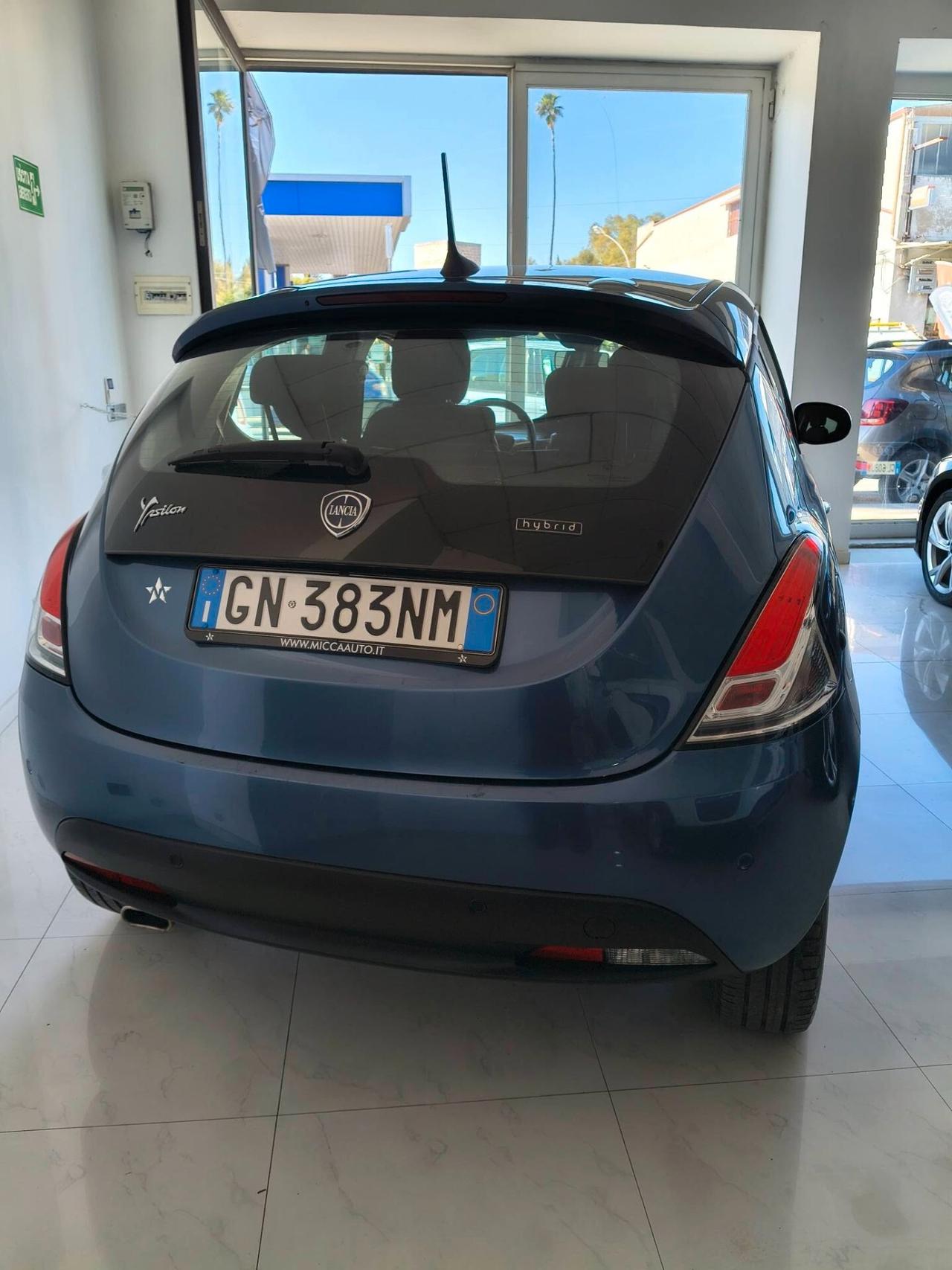 Lancia Ypsilon 1.0 FireFly 5 porte S&S Hybrid Gold