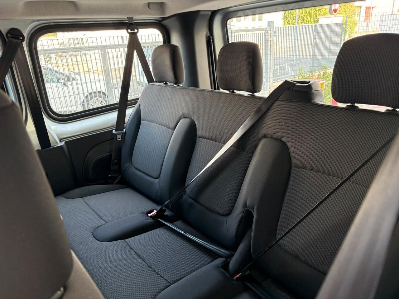9 POSTI Nissan Primastar 2.0 dCi 150CV Aut PC-TN Bus N-Connecta