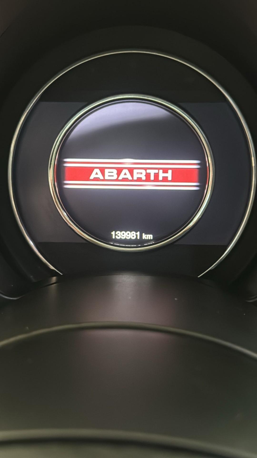 Abarth 500 C 1.4 Turbo T-Jet MTA Custom