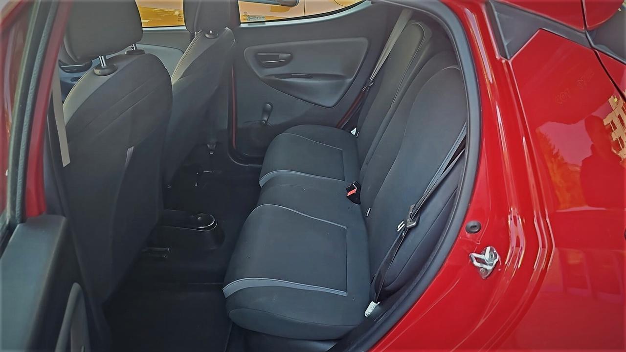 Lancia Ypsilon 1.2 69 CV 5 porte Neopatentati