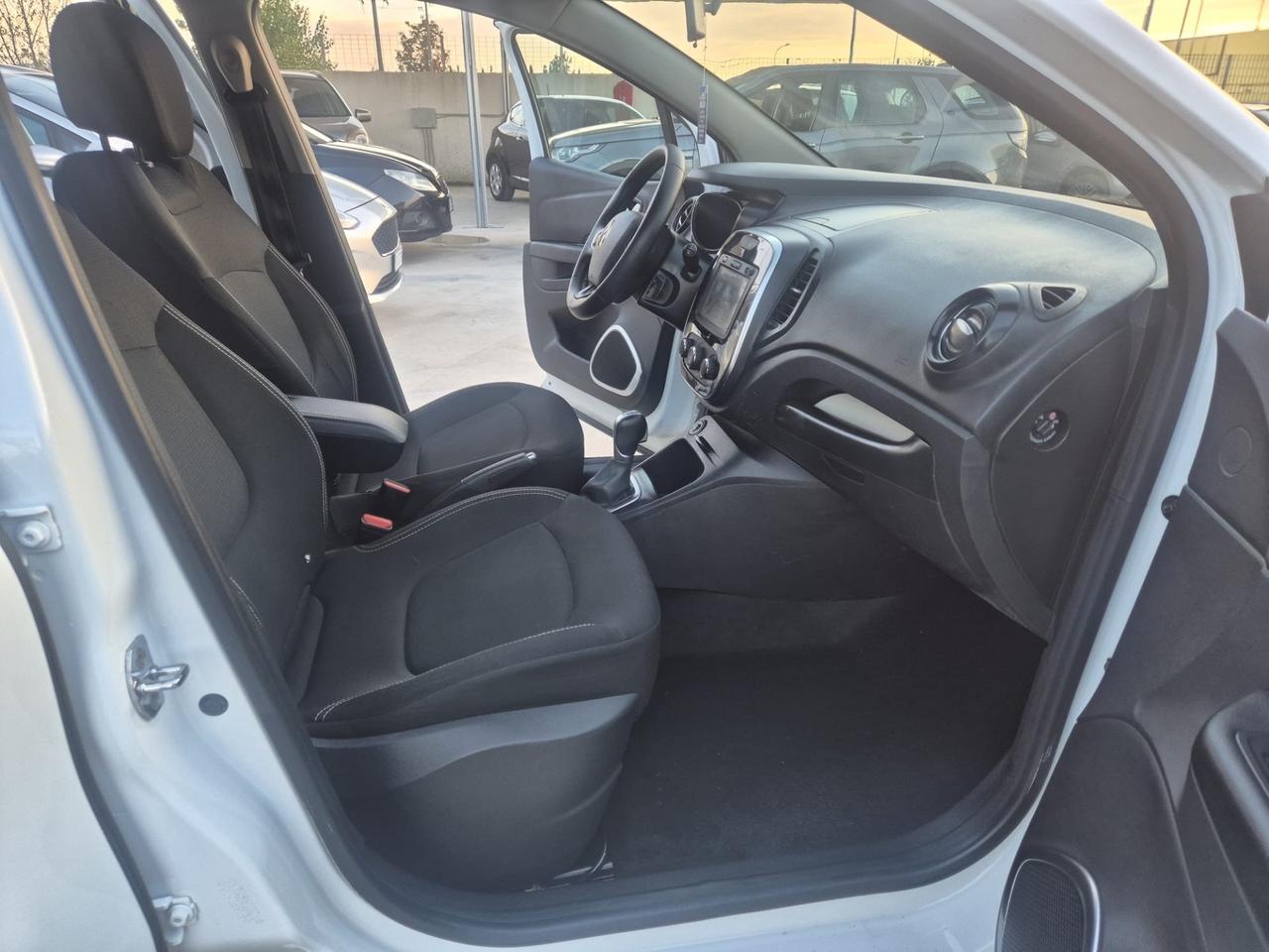 Renault Captur 1.5 dCi 8V 90 CV EDC Initiale Paris