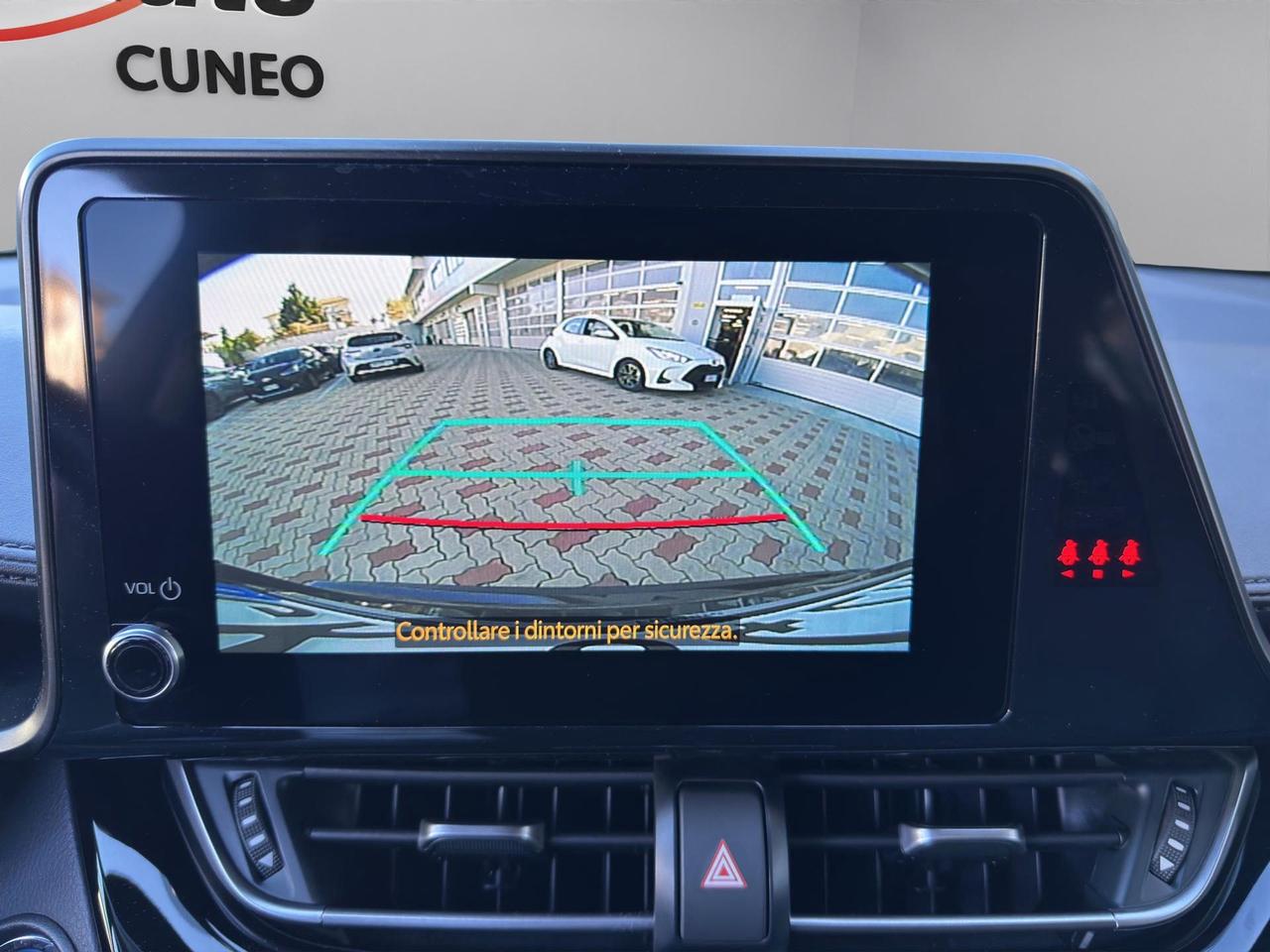 Toyota C-HR 2.0h More Business e-cvt