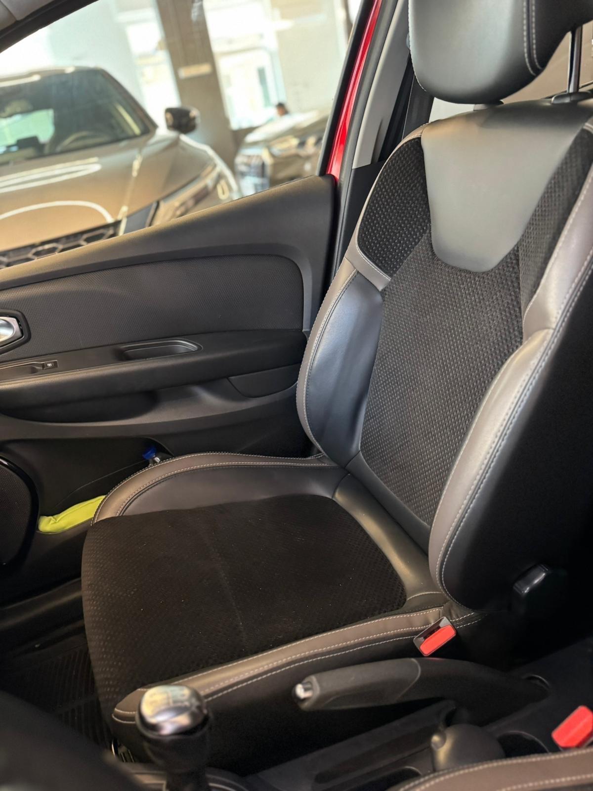 Renault Clio dCi 8V 90CV EDC Start&Stop 5 porte Energy Intens