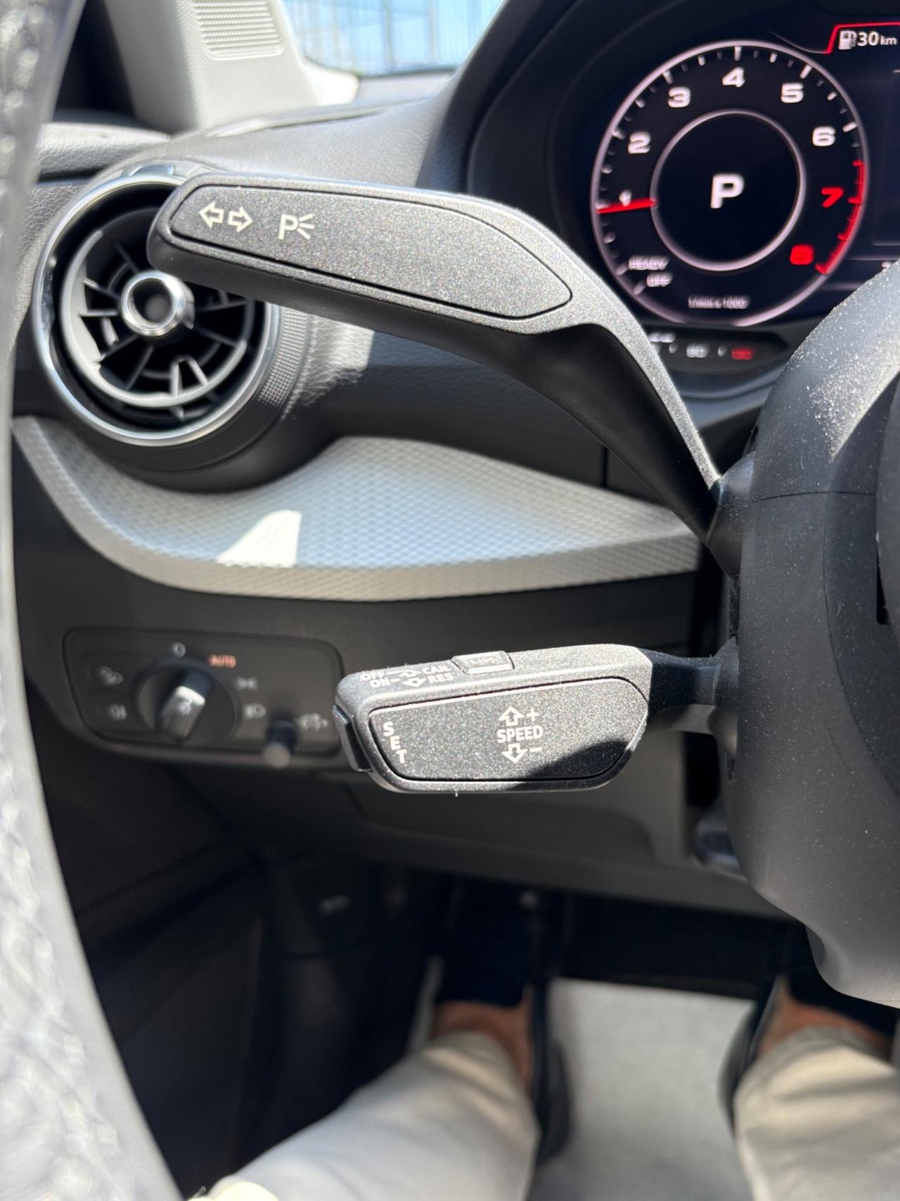 Audi Q2 35 TFSI S tronic Identity Black