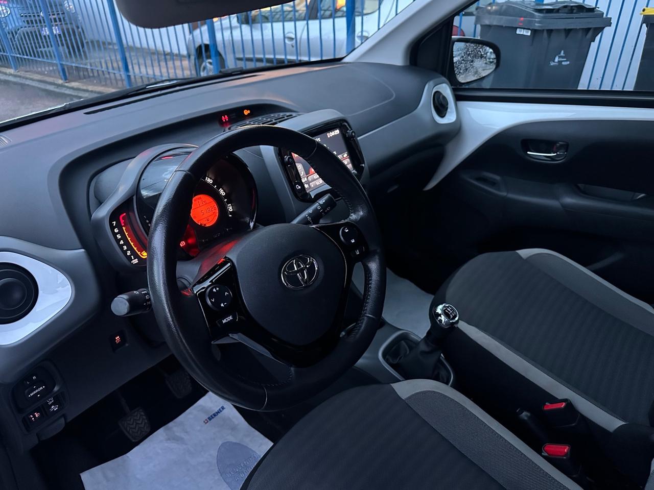 Toyota Aygo Connect 1.0 VVT-i 72 CV 5 porte x-cool