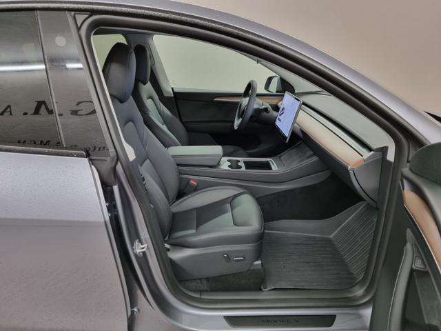 TESLA Model Y AWD Performance