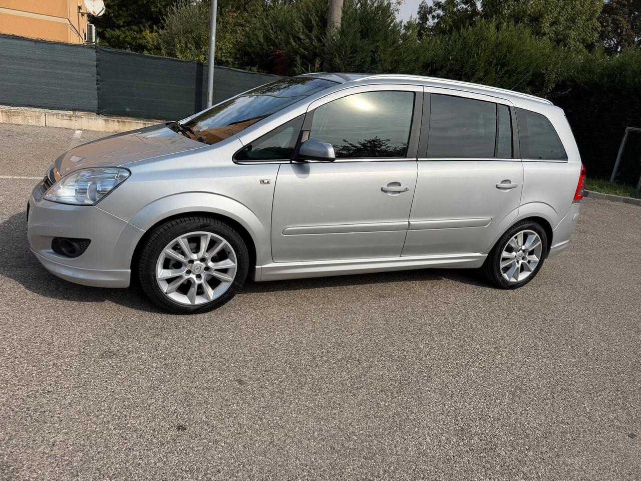 Opel Zafira 1.6 - 7 POSTI - NEOPATENTATI - 12 MESI DI GARANZIA -