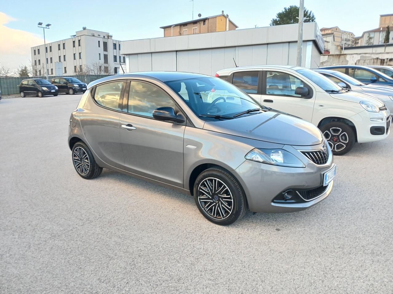 LANCIA YPSILON 1.0 HYBRID GOLD 2023
