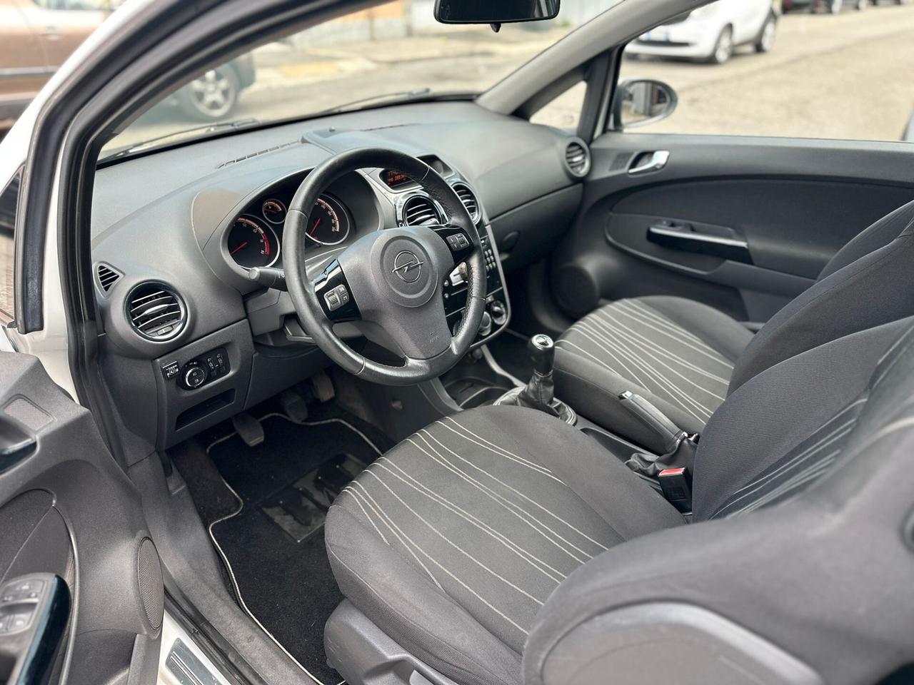 Opel Corsa 1.2 80CV 3 porte GPL-TECH Edition