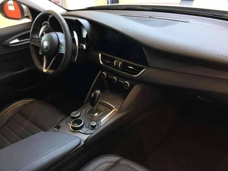 Alfa Romeo Giulia 2.2 T-Diesel 180CV AT8 Super Q2 - PACK PERFORMANCE