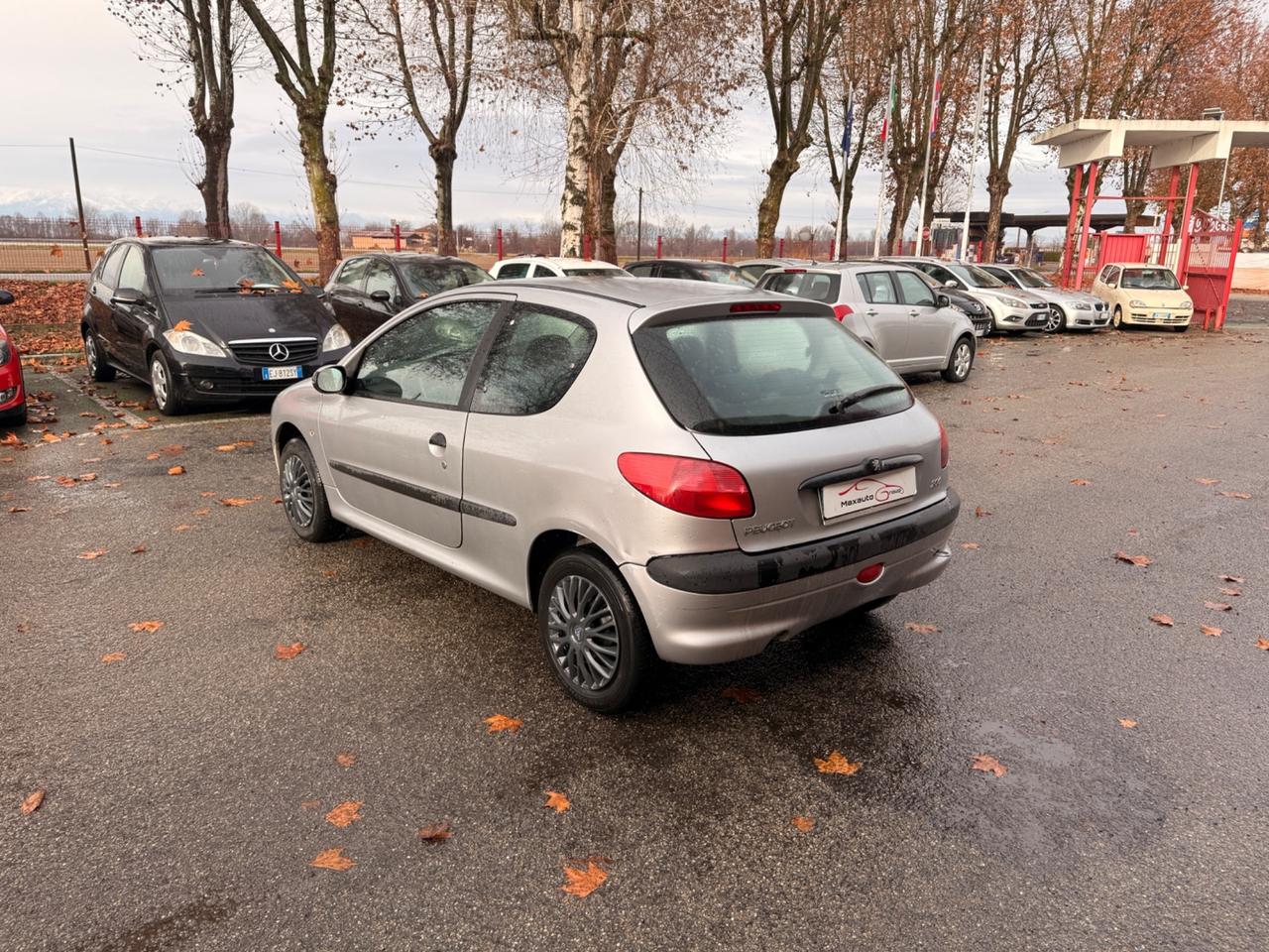 Peugeot 206 1.1 3p. XT