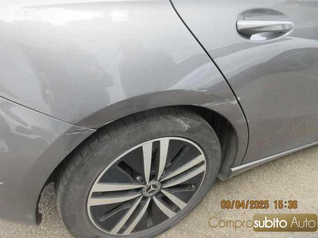MERCEDES-BENZ A 180 d Automatic Premium