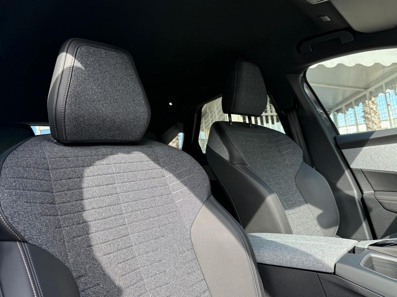 PEUGEOT 3008 HYBRID 136CV AUTOMATICA ALLURE KM0