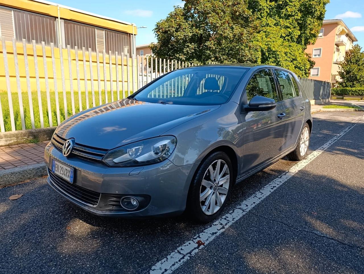Volkswagen Golf 1.6 TDI DPF 5p. Highline - NEOPATENTATI