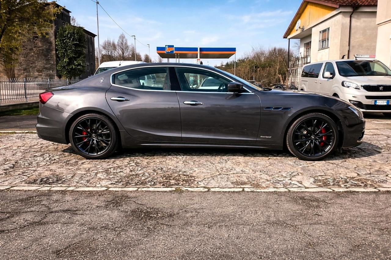 Maserati Ghibli 330 CV MHEV GRANSPORT