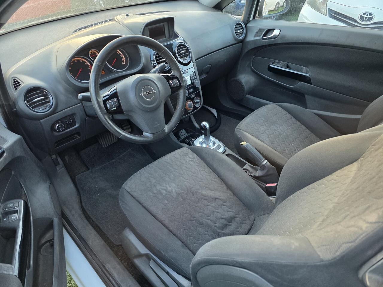 Opel Corsa 1.2 benzina 3 porte automatica neopatentati euro 5B