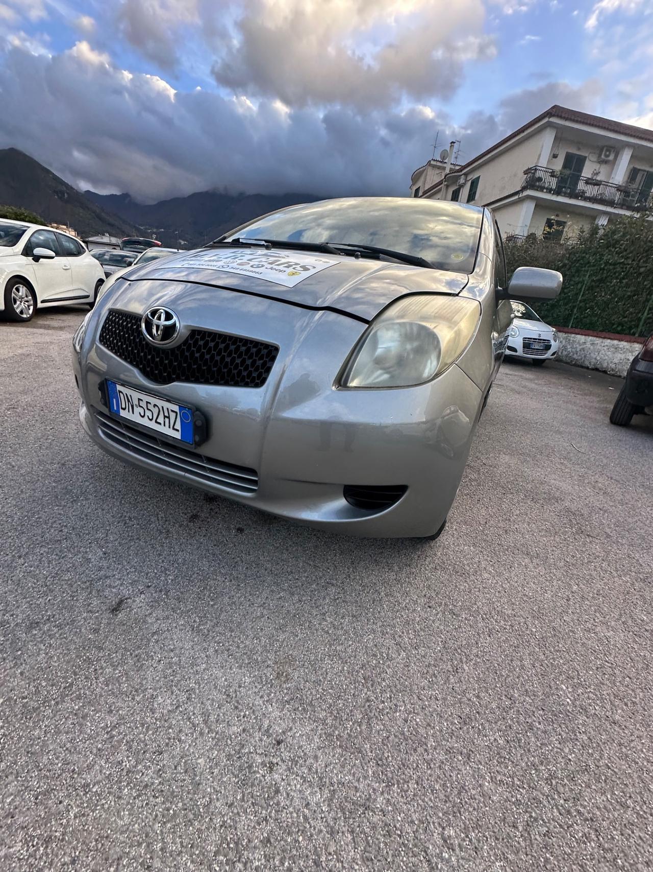 Toyota Yaris 1.0 5 porte