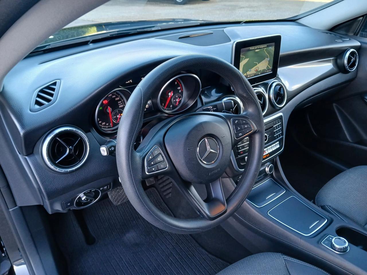 Mercedes Cla 200 cdi 136cv Aut. Business anno 2018