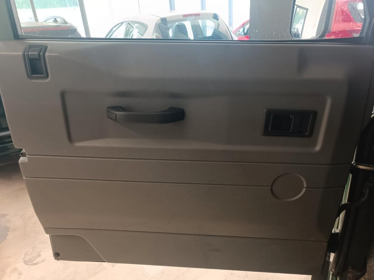 Land Rover Defender 110 2.5 Td5 9 POSTI