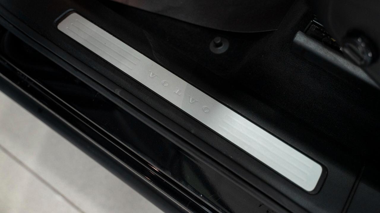 Volvo XC 60 XC60 B4 2.0 AWD GEARTRONIC BUSINESS PLUS PELLE LED NAVI FULL OPTIONAL