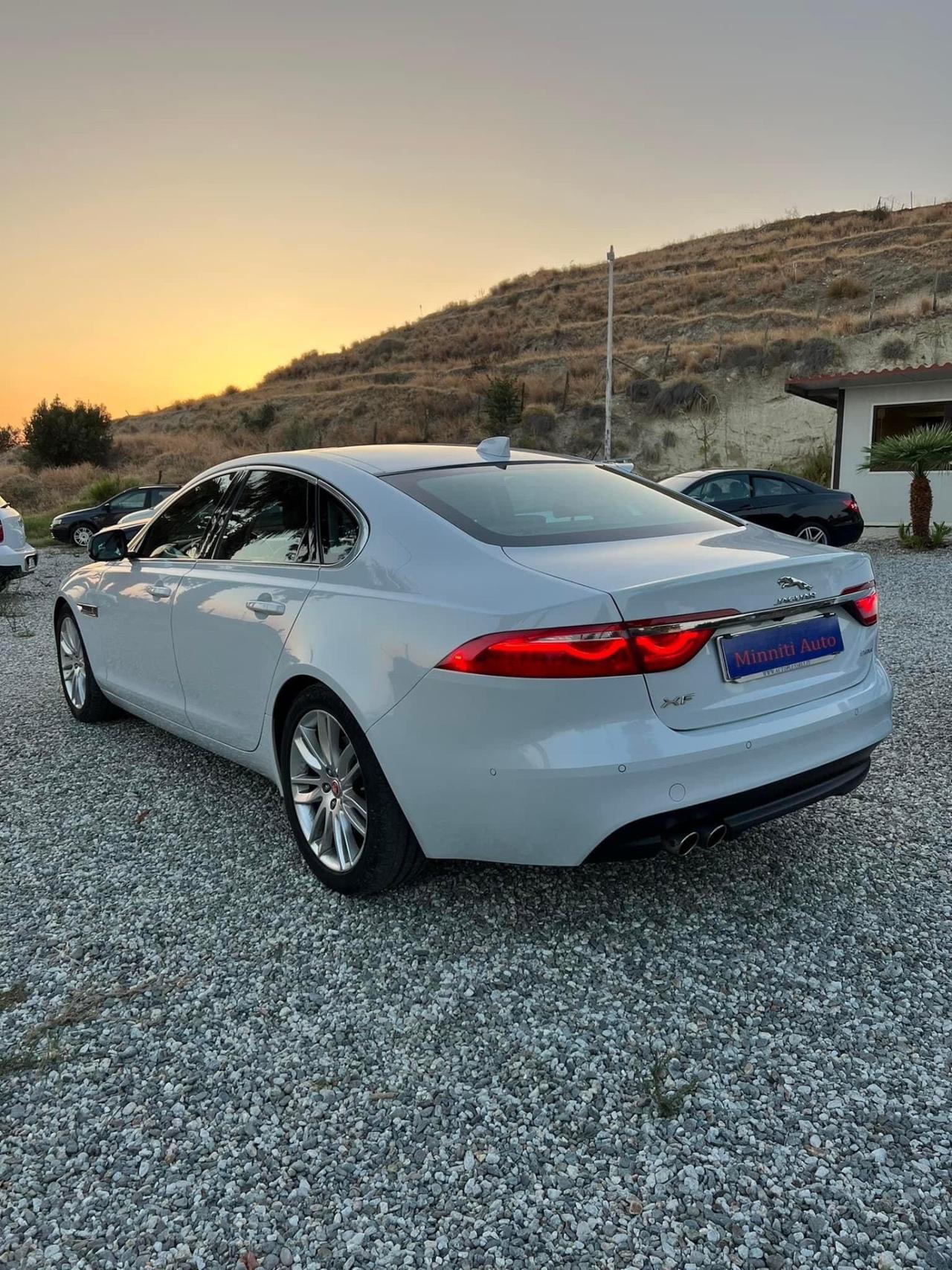 Jaguar XF 2.0 D 180 CV Prestige