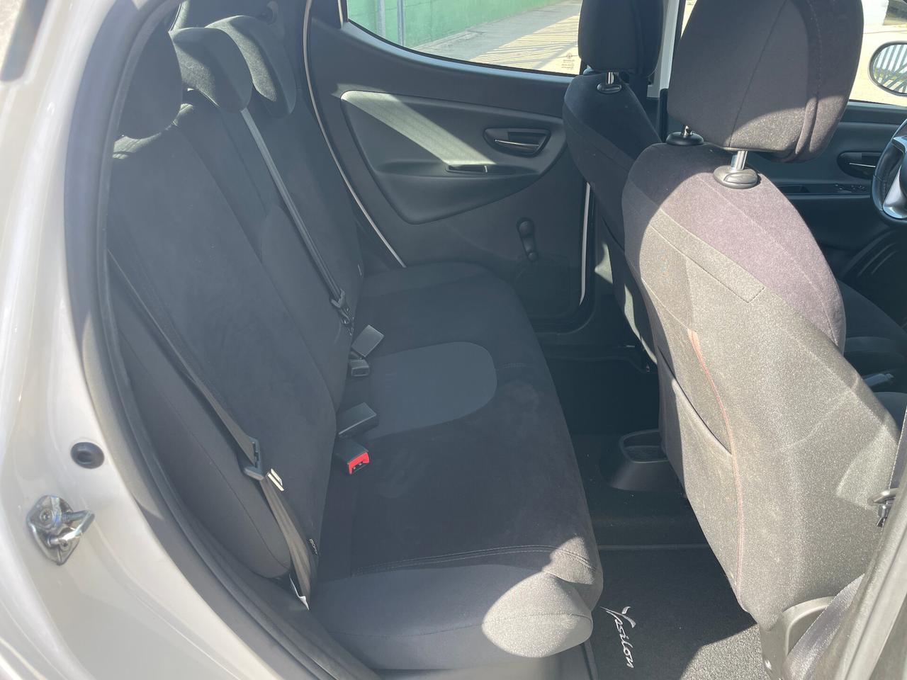 Lancia Ypsilon 1.3 MJT 16V 95 CV 5 porte Gold-TETTO