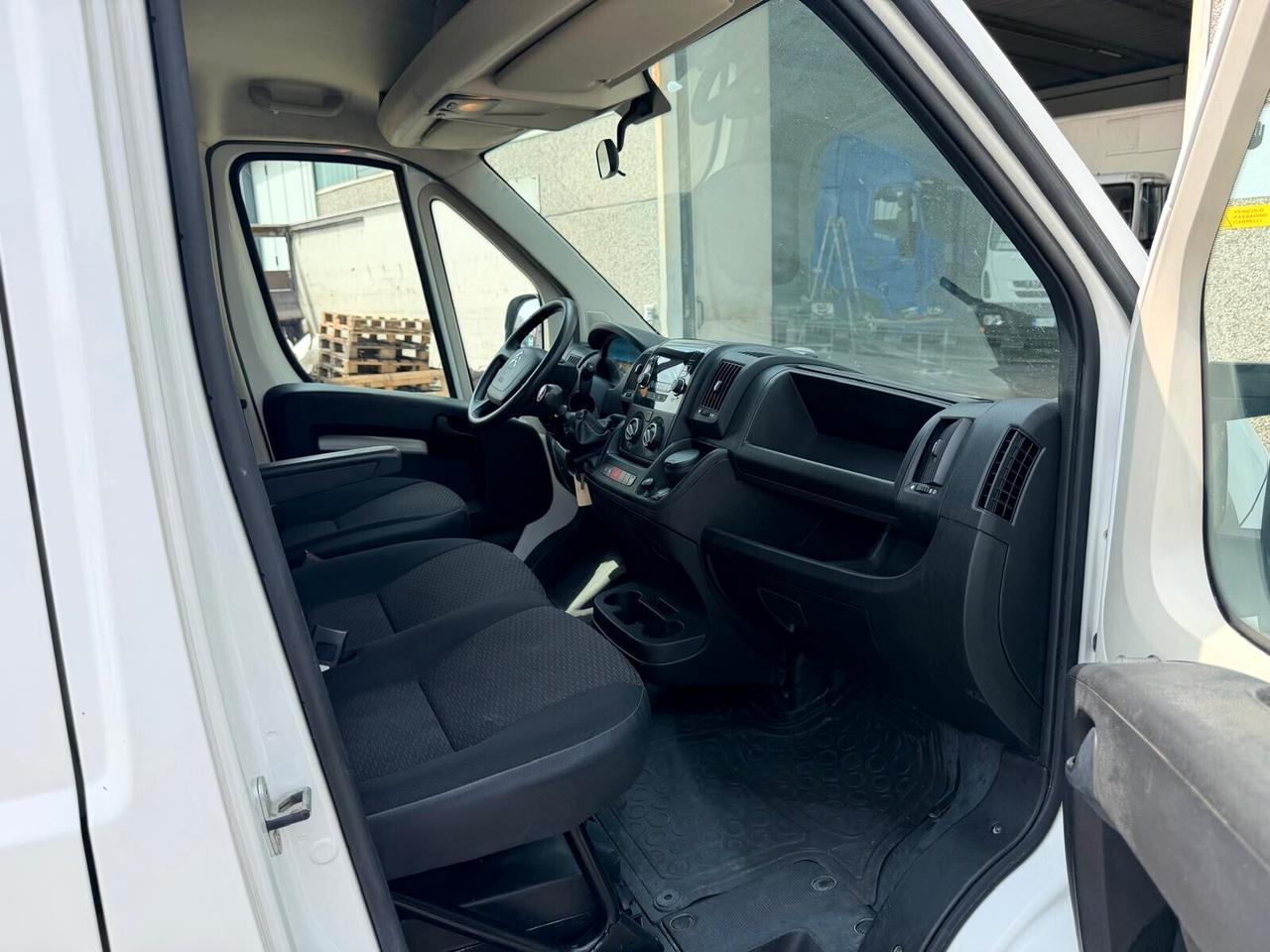 Citroen Jumper 140cv cabina doppia 7 posti con cassone fisso.