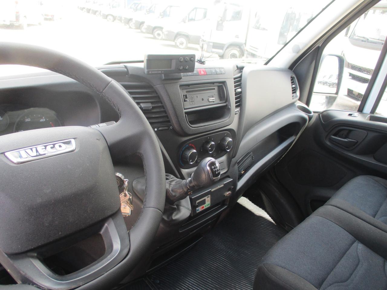 Iveco Daily 35C15 3000 150CVE6 GANCIERE CARNE APPESA FRC 02/28