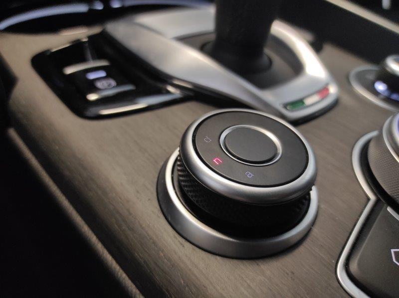 ALFA ROMEO Giulia (2016) - Giulia 2.0 Turbo 280 CV AT8 AWD Q4 Ti