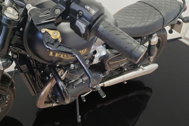 TRIUMPH Street Twin 900 GOLD LINE