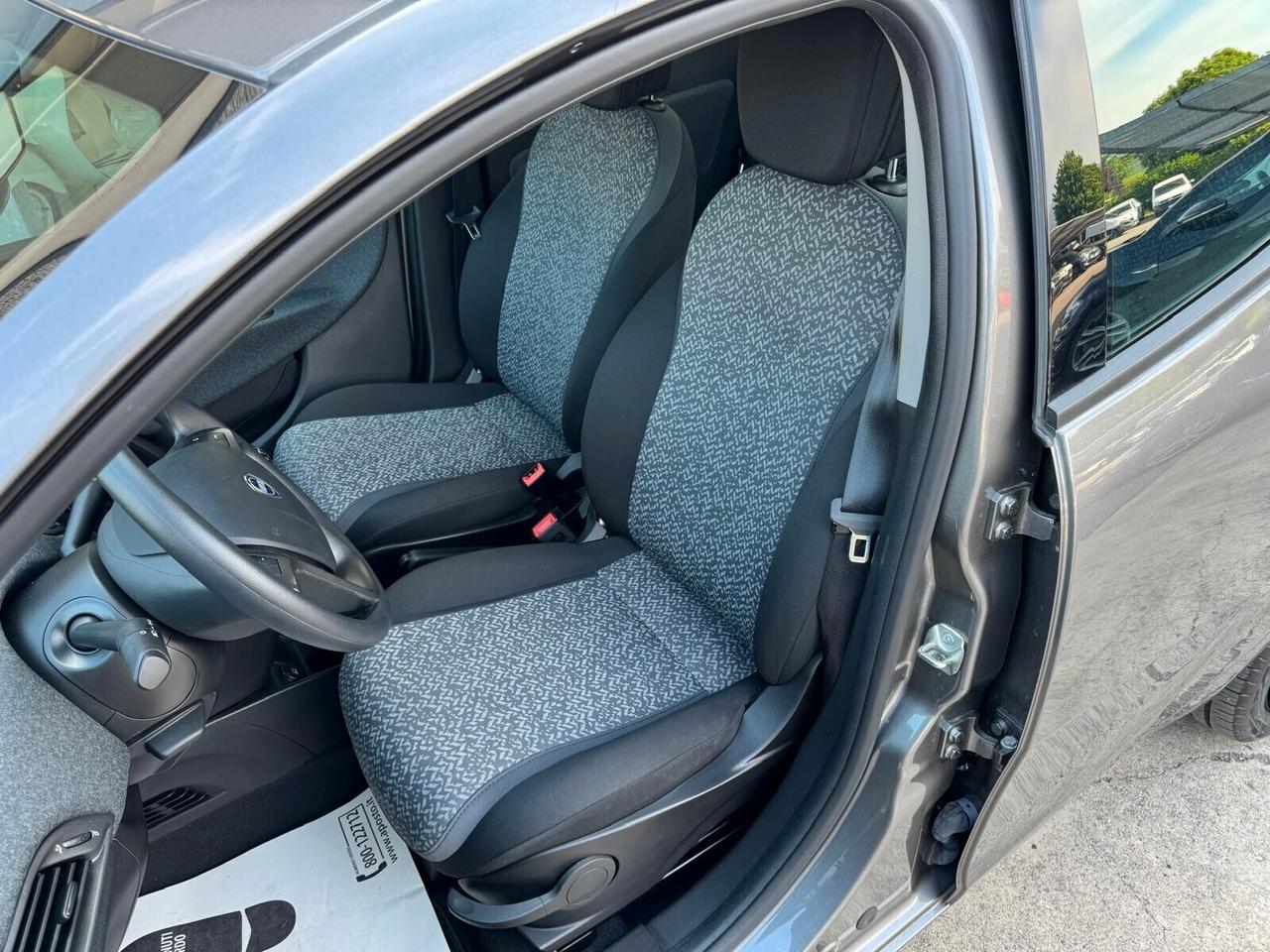 Lancia Ypsilon 1.0 FireFly 5 porte S&S Hybrid Ecochic Silver