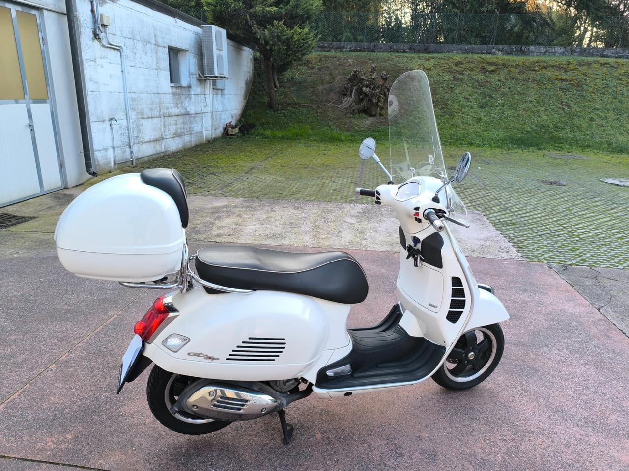 Piaggio Vespa 300 GTS hpe SUPER ABS