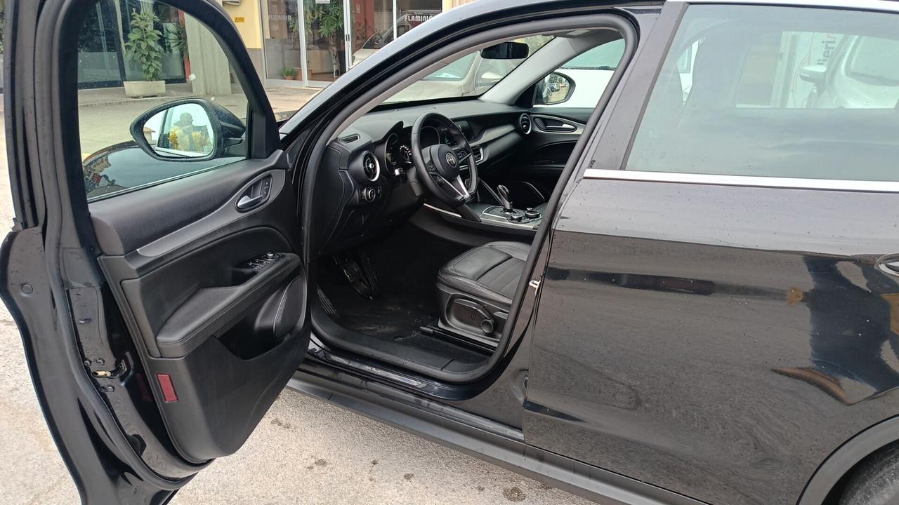 Alfa Romeo Stelvio 2.2 Turbodiesel 180 CV AT8 RWD Super