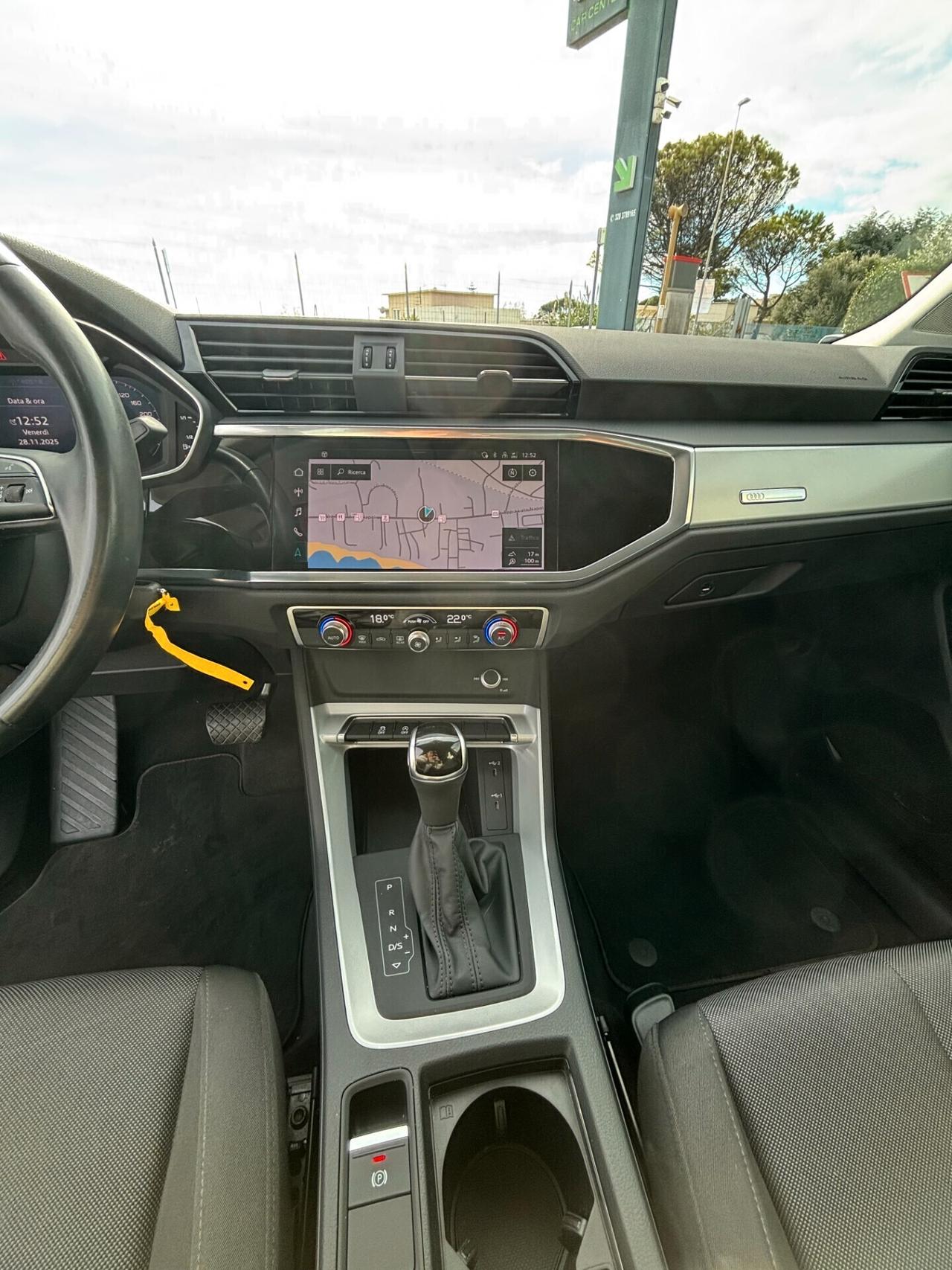 Audi Q3 35 TDI S tronic Business