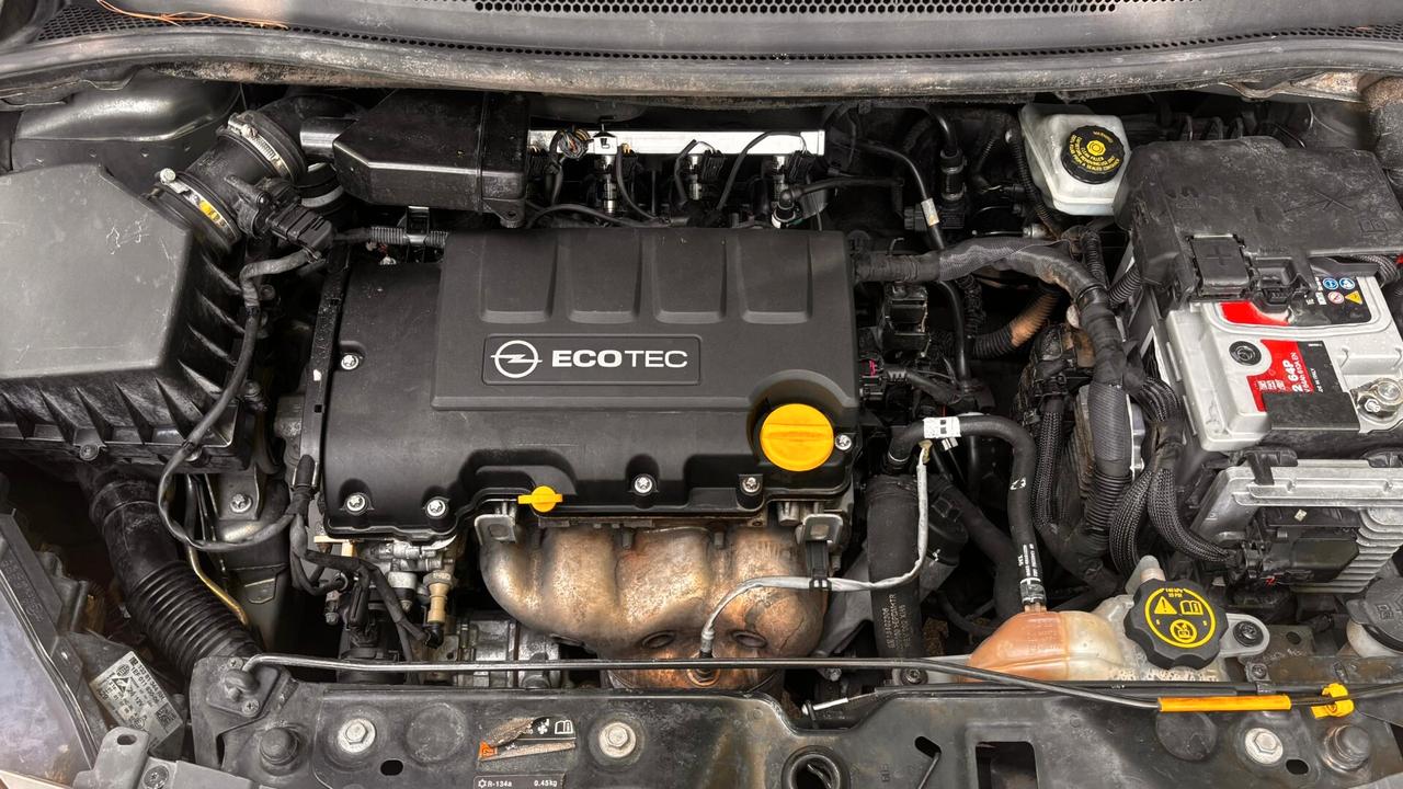 Opel Corsa 1.4 90CV GPL Tech 5 porte Cosmo