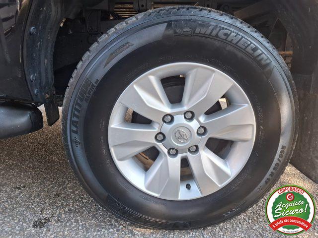 TOYOTA Hilux 2.4 D-4D 4WD 4 porte Double Cab Lounge