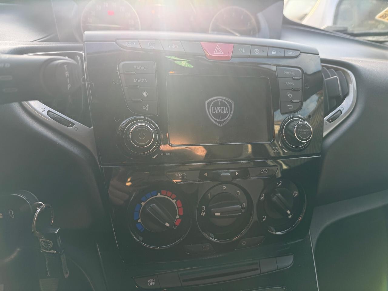 Lancia Ypsilon 1.2 69 CV 5 porte S&S Platinum