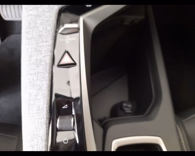 Peugeot 5008 Nuovo Hybrid 145 e-DCS6 ALLURE