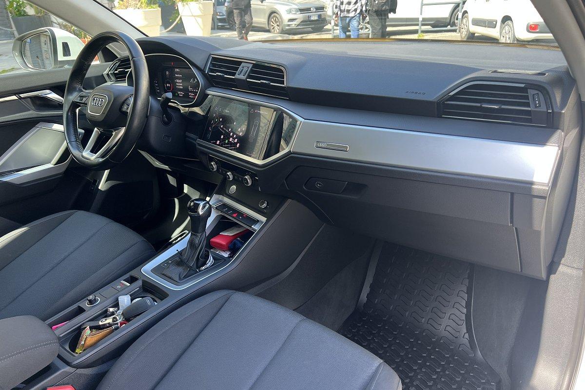 AUDI Q3 35 TDI S tronic Business Advanced